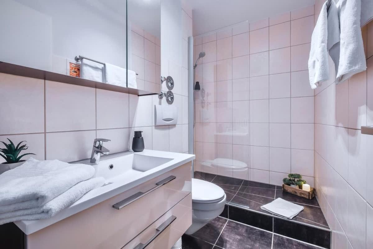 Relaxapartments Black Forest Emotion Mit Sonnenbalkon Mit Blick Auf Den Kurpark, Schnelles Internet, Naehe Triberger Wasserfaelle, Fuer Bis Zu 2 Personen Schönwalde Exterior foto